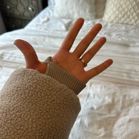 Gymshark Women's Light Tan Puffer Jacket - Picture 5 of 5